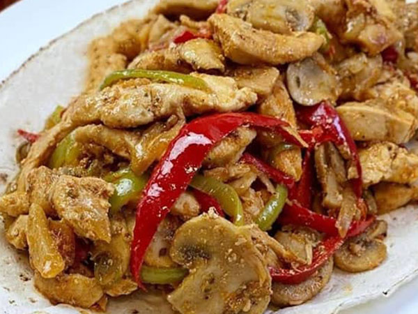 خوراک مرغ و قارچ 