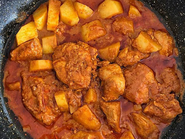 خوراک مرغ و سیب‌زمینی 