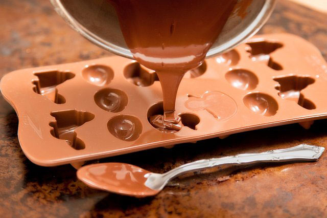 تهیه شکلات با قالب شکلات سیلیکونی