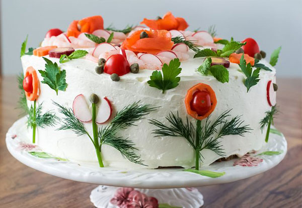 طرز تهیه کیک مرغ مجلسی برای تولد و دورهمی ها