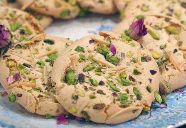 طرز تهیه قرابیه بادام