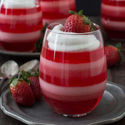 پودر ژله توت فرنگی برای یک دسر خوش طعم و محبوب