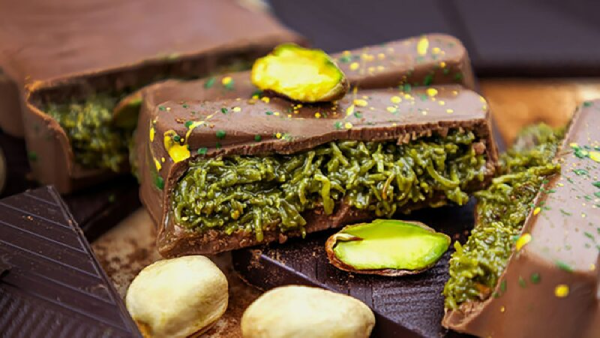 طرز تهیه شکلات بار پسته ای مخصوص دبی