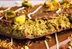 طرز تهیه شکلات بار پسته ای مخصوص دبی