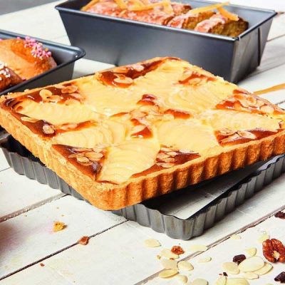 شیرینی پای داخل قالب تارت مربع کف جدا