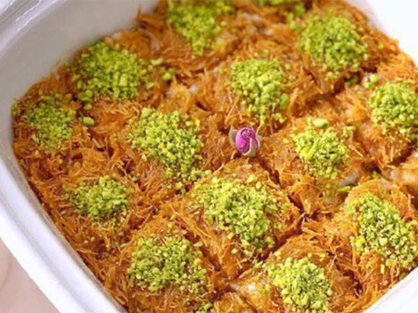 طرز تهیه حلوا عربی با رشته شعریه