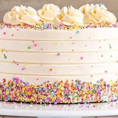 ترافل رنگی را چه موقع روی کیک بریزیم؟