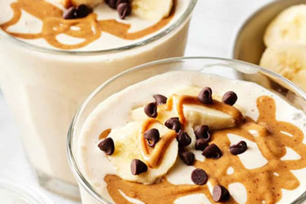 طرز تهیه اسموتی مقوی برای صبحانه