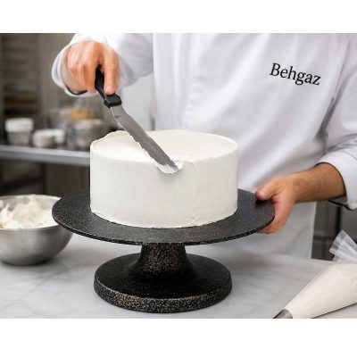 کاربرد صفحه گردان تزیین کیک و شیرینی مدل چدنی سایز 32 در کارگاه قنادی